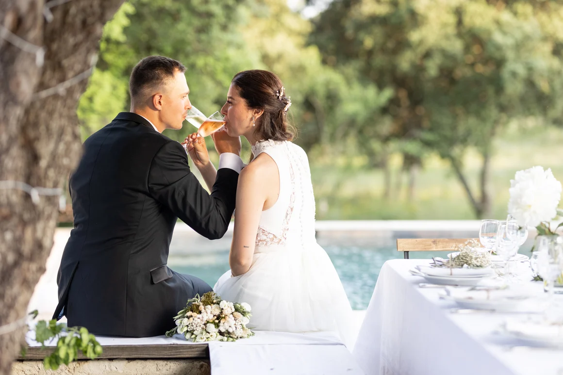 Au Domaine des Blaques, chaque mariage est une aventure romantique parmi les oliviers centenaires et les paysages pittoresques. Créez des souvenirs durables dans notre coin de paradis provençal.