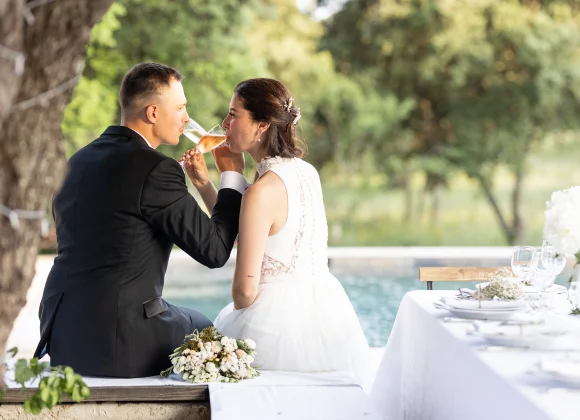 Au Domaine des Blaques, chaque mariage est une aventure romantique parmi les oliviers centenaires et les paysages pittoresques. Créez des souvenirs durables dans notre coin de paradis provençal.